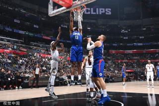 毛巾捂脸显 毛巾捂脸显